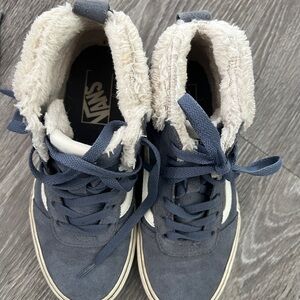 Vans Navy and Cream High-Tops with Plush Lining size 6 Ankle Boots